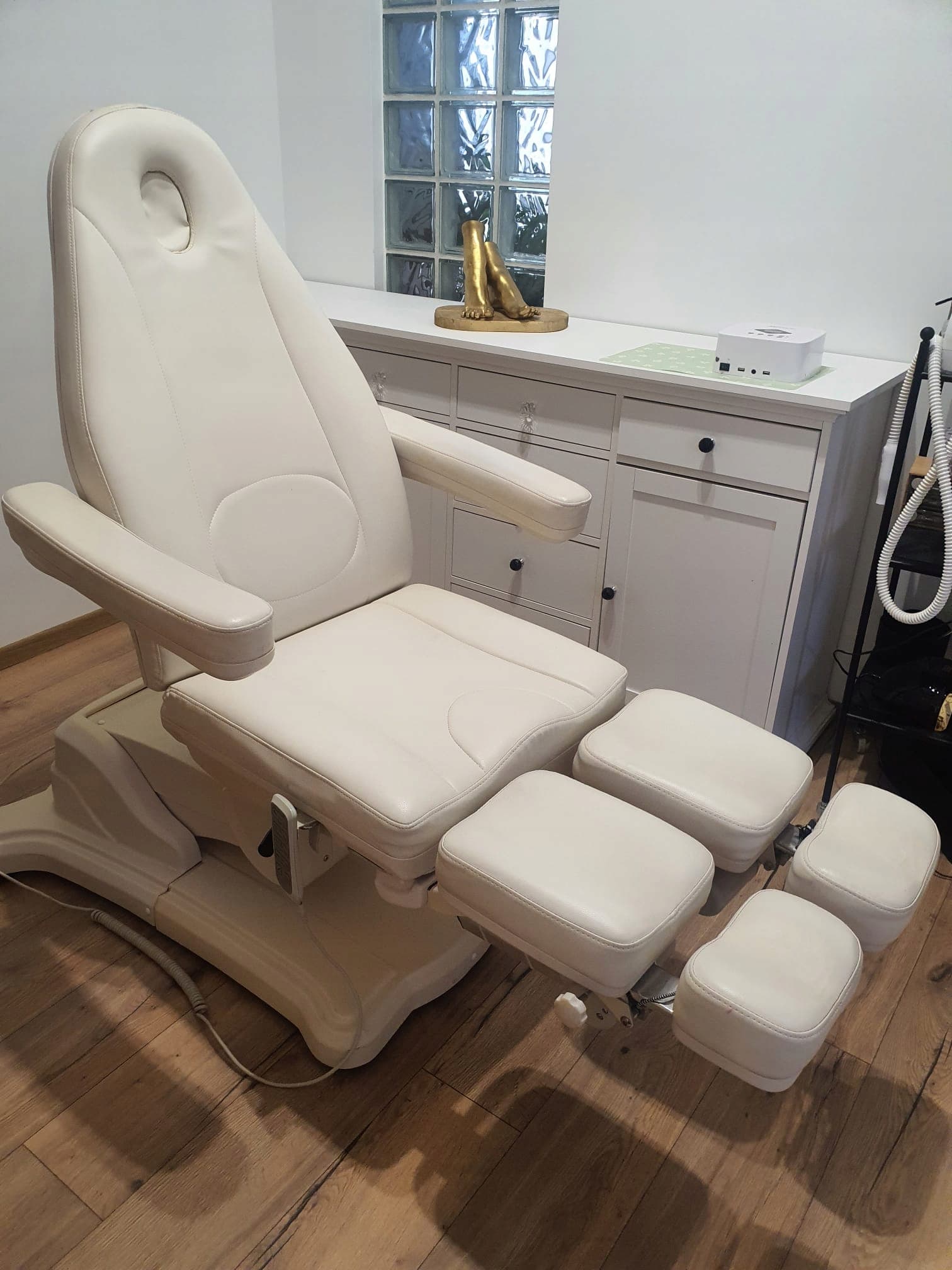 Fotel kosmetyczny elektryczny 5 siłowników podologiczny pedicure obracany