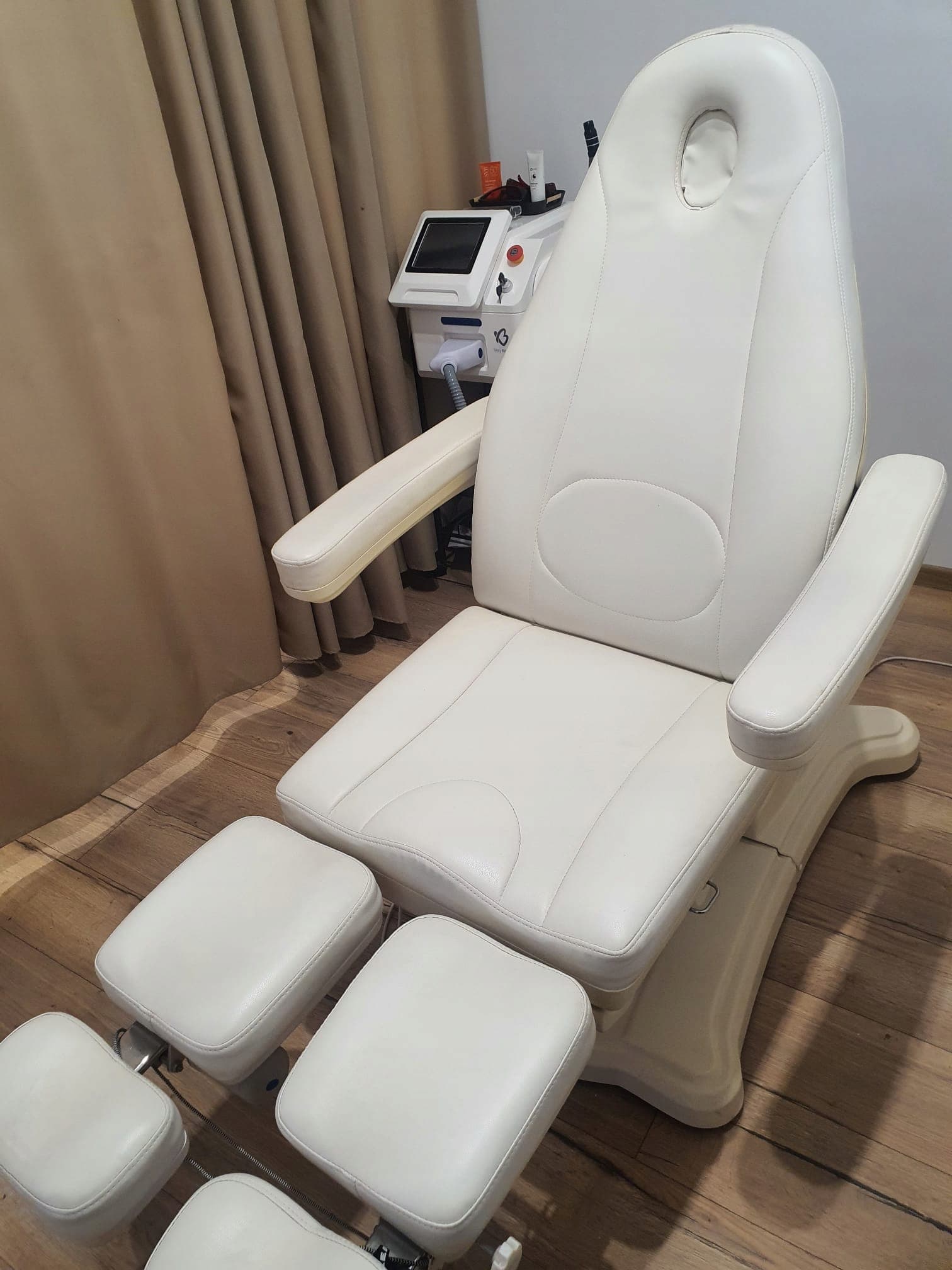 Fotel kosmetyczny elektryczny 5 siłowników podologiczny pedicure obracany - zdjecie 7