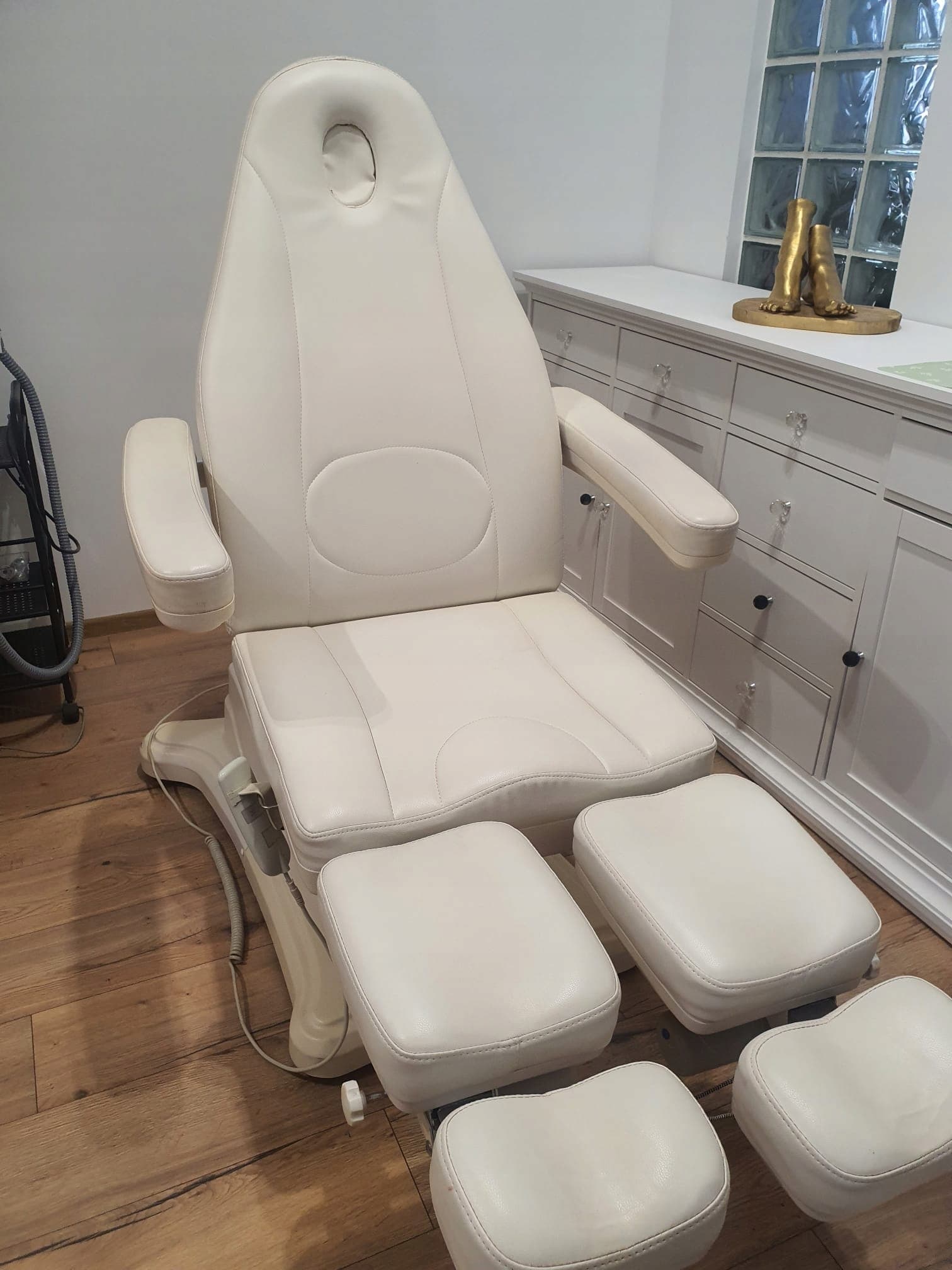 Fotel kosmetyczny elektryczny 5 siłowników podologiczny pedicure obracany - zdjecie 5